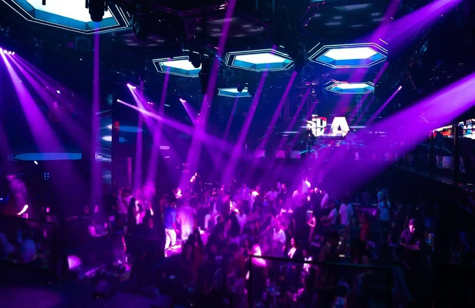 The interior and lighting at XO Club Dubai